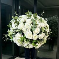 Boule de fleurs en soie blanche moderne de haute qualité pour décoration d'arche de table de mariage ou de sol de fête