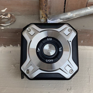 Medidor <span class=keywords><strong>de</strong></span> Distancia Láser Digital con Carga USB Tipo-C <span class=keywords><strong>2</strong></span> en 1, 131 m, Precisión <span class=keywords><strong>de</strong></span> <span class=keywords><strong>2</strong></span> mm, Carcasa <span class=keywords><strong>de</strong></span> Aleación <span class=keywords><strong>de</strong></span> <span class=keywords><strong>Aluminio</strong></span>, 200 g, Ligero - Product Image 3