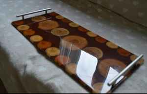 Plateaux en bois multi-usages avec détails en résine Parfaits pour servir de la nourriture Organiser des objets ou présenter des accessoires décoratifs - Product Image 2