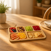 Draagbaar bamboe charcuteriebord met transparant deksel en 6 compartimenten voor kaas & snacks, fruit, crackers, feestjes