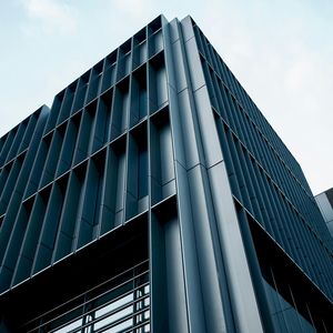 Parete Vetrata Unitaria Personalizzata con Telaio in Alluminio a Taglio Termico per Edifici a Più Piani - Product Image 4