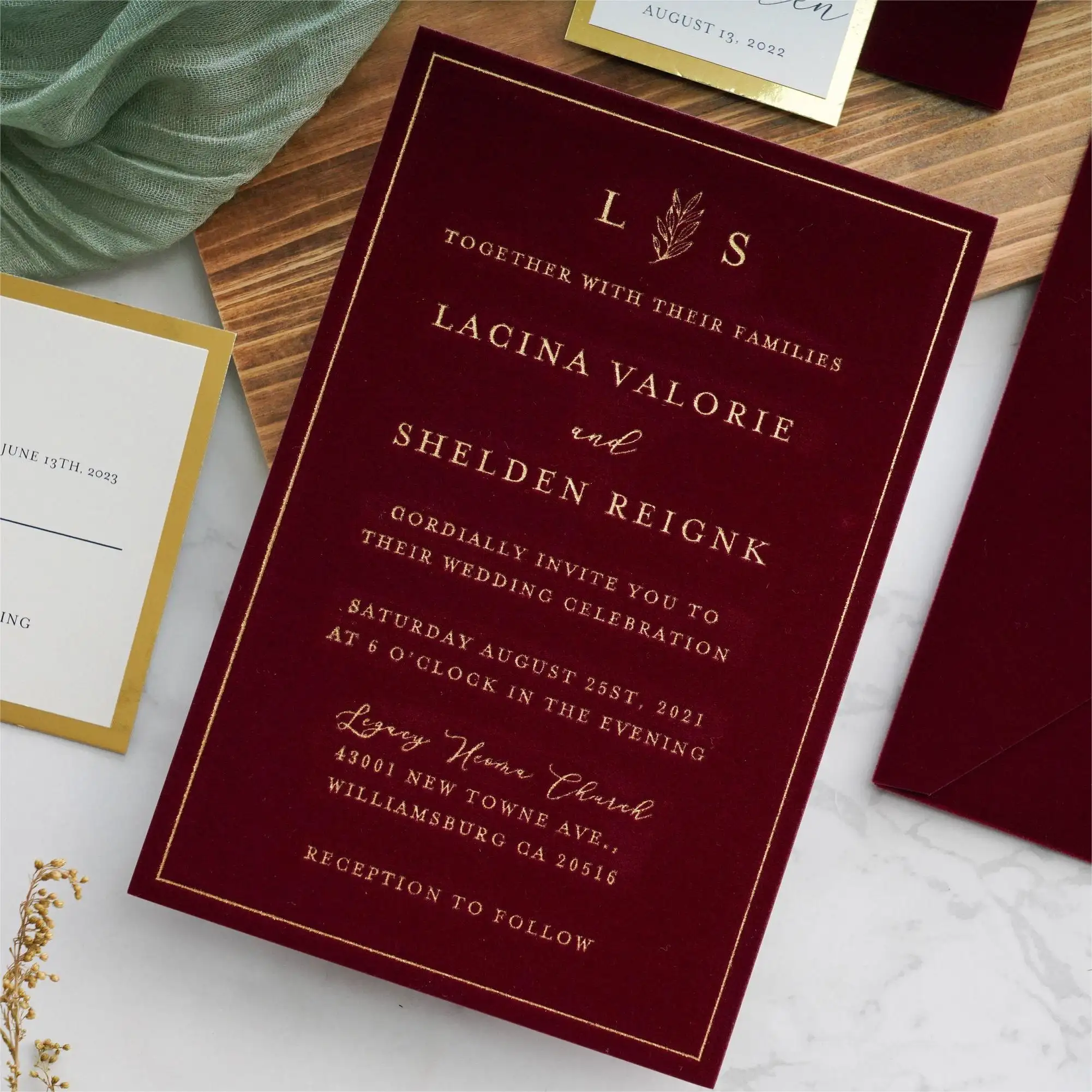Cartões de veludo para convite de casamento, envelope de veludo borgonha, folha de ouro estampada, cartões de veludo para convite de casamento