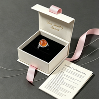 Boîte à bague de fiançailles personnalisée haut de gamme en carton recyclé avec gaufrage, revêtement UV et doublure en éponge pour emballage cadeau de bijoux
