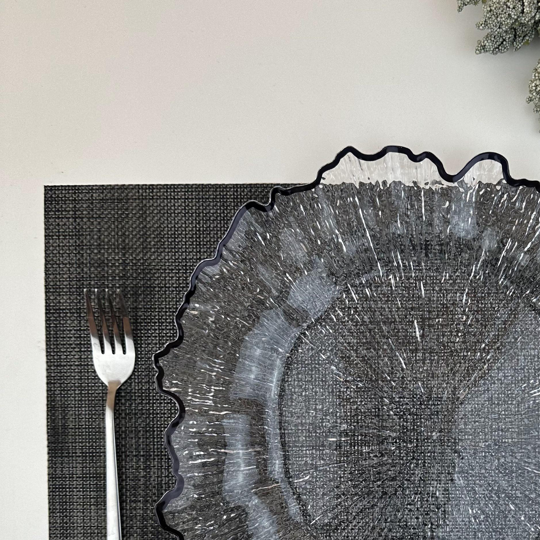 Charger plate with black rim