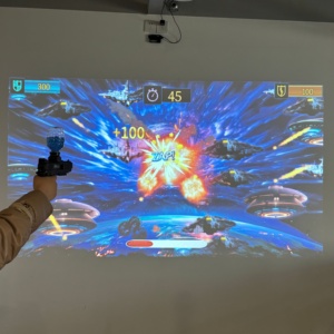 Gioco Interattivo da Parete con Pistola a Gel Idrogel per Interni, Gioco di Proiezione Interattiva con Pistola Laser a Risposta Istantanea - Product Image 1