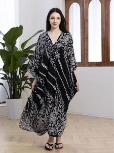 Pour <span class=keywords><strong>Amazon</strong></span> stocké <span class=keywords><strong>grande</strong></span> <span class=keywords><strong>taille</strong></span> Floral rayonne plage Blouse à la main tissé Protection solaire Robe avant 16 couleurs disponibles pour les vacances - Product Image 3