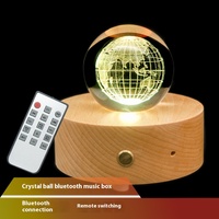 Noël sculpté en bois massif Bluetooth boîte à musique créatif cadeau en bois ornement boule de cristal rougeoyante gravé boîte à musique en cristal