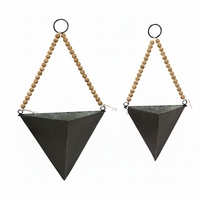 Jardinière de fleurs minimaliste décoration de maison et de restaurant forme triangulaire couleur noire support mural jardinière Pot
