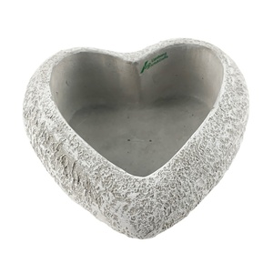 Échantillon disponible Nouvelle arrivée Pot de fleur simple en forme de coeur en ciment <span class=keywords><strong>Création</strong></span> artistique de pots de fleurs - Product Image 2