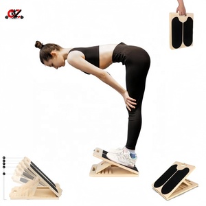Tabla Inclinada de Madera 3 en 1 con Bandas de Resistencia, Estirador de Pantorrillas Ajustable, Equipo Portátil para Gimnasio en Casa, Rehabilitación y Entrenamiento Físico - Product Image 1