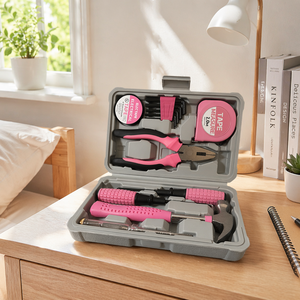 Set di 13 Attrezzi Rosa per Donna, <span class=keywords><strong>Kit</strong></span> di <span class=keywords><strong>Utensili</strong></span> <span class=keywords><strong>Fai</strong></span>-<span class=keywords><strong>da</strong></span>-<span class=keywords><strong>Te</strong></span> con Pratica Scatola Regalo Compatta per Riparazioni Domestiche e d'Ufficio - Product Image 1