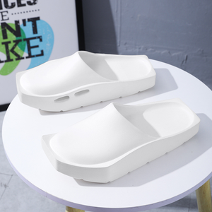 Chaussons d'été pour hommes à semelle épaisse et bout fermé, mode transfrontalière, décontractés pour l'extérieur, antidérapants, vente en gros à chaud - Product Image 2