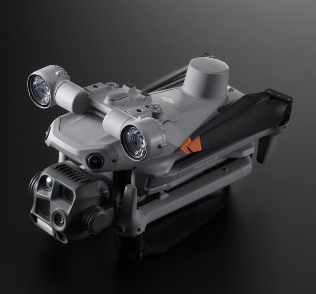 AL1 Spotlight for Dji Matrice 4E/4T/4D Enterprise Drone Payload 100m Range 32W Power Drone Payload Always-On & Strobe Modes