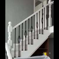 Escalier droit en bois massif moderne personnalisable Escalier droit en bois durable pour usage intérieur dans les villas