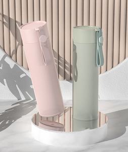 Tasse étanche en acier inoxydable Tasse à gobelet isolée sous vide à <span class=keywords><strong>double</strong></span> <span class=keywords><strong>paroi</strong></span> avec manchon en silicone Bouteille d'eau portable pour chien Tasse Termos - Product Image 3