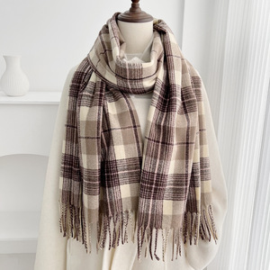 Bufanda a cuadros con logo personalizado, diseño clásico tartán, gruesa y cálida, con flecos, chal largo de invierno, bufanda, venta al por mayor de fábrica - Product Image 3