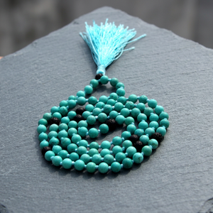 Collar Mala de 108 Cuentas Turquesa, Anudado a Mano, con Cuentas Negras y Borla de Seda, Joyería para Yoga y Meditación - Product Image 4
