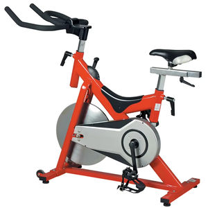Les fabricants proposent des vélos de spinning stationnaires professionnels compacts pour la maison et l'intérieur. - Product Image 3