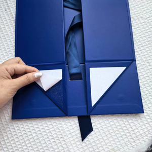 Caja de Regalo Plegable de Papel de Lujo con Logotipo Personalizado, Cinta y Cierre Magnético para Empaque de Regalos - Product Image 3