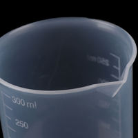 Approvisionnement d'usine laboratoire de haute qualité 50ml 500ml bécher de mesure en plastique avec bec doseur tasse