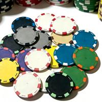Puce de poker en argile de 14g - Personnalisée avec divers autocollants colorés, ronde, style salle de poker de casino, en argile standard, logo personnalisé