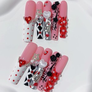 Uñas Postizas Francesas Hechas a Mano, con Relieve de Rosa, Corazón, Mariposa y Candado Pequeño, Estilo Nicho, Tallado Artesanal de 50mm - Product Image 4