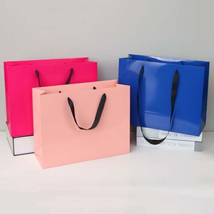 Sacchetti di carta classici personalizzati per abbigliamento accessori di moda con Logo regalo d'affari per calzini scarpe da pelliccia - Product Image 4