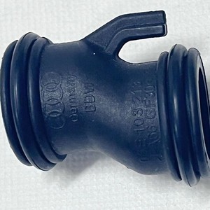 Conector de Válvula de Escape Audi 06E103213 de Doble Entrada de Plástico para A4 A5 A6 A8 Q5 Q7 Touareg - Product Image 1