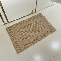 Tapis de bain gaufré moderne en polyester FIGOO, vente directe usine, avec pompons, durable, séchage rapide, antidérapant pour salle de bain
