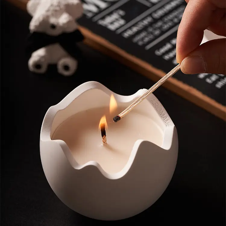 Huaming Hot Sale Pure Soy Wax Custom Ceramic Surprise Aromatherapy Candle Unique Luxury Cologne Egg Shaped Scented Candles