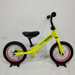 Cycle pour enfants de haute qualité pour 2 à 7 ans Vélo d'équilibre pour enfants Vélo d'équilibre en fibre de <span class=keywords><strong>carbone</strong></span> Vélo de poussée <span class=keywords><strong>Carbone</strong></span> - Product Image 2