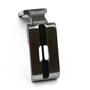 Pièces de machine à coudre industrielle en métal <span class=keywords><strong>Brother</strong></span> 842 Pied presseur à <span class=keywords><strong>double</strong></span> <span class=keywords><strong>aiguille</strong></span> pour tuyau 223959 pour machine <span class=keywords><strong>Brother</strong></span> 845 0,08 kg - Product Image 5