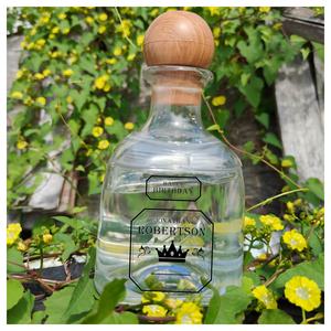 Pequeño MOQ <span class=keywords><strong>Precio</strong></span> de fábrica 375ml Botella de <span class=keywords><strong>tequila</strong></span> de plástico Tazas de patrón de Navidad reutilizables con pajita para ocasiones de fiesta - Product Image 1