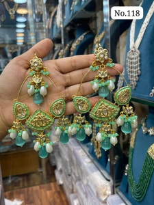 Boucles d'oreilles Jhumka tendance et élégantes en or avec pierres AD pour les mariages, les fiançailles, les soirées, accessoire de mode pour femmes et filles - Product Image 3