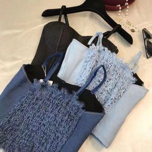 Haut court polyvalent en crochet pour femme, camisole en jean avec dos élégant, sans manches, à porter comme sous-vêtement ou vêtement d'extérieur - Product Image 4