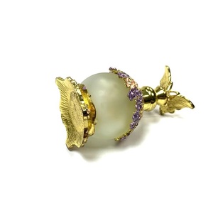 Naher Osten Dubai Essence Parfüm flasche 15ml 30ml Metall Schmetterling Zink legierung Runde Flasche Benutzer definierte Vintage Parfüm deckel - Product Image 3