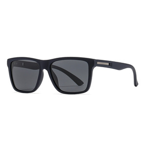 Lunettes de soleil polarisées pour hommes Olusha, monture noire en PC, protection UV400, type 3 verres, style sport et conduite - Product Image 3