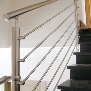 ราวบันไดสแตนเลสทรงทันสมัยพร้อมเสาและแท่งเหล็กสำหรับราวบันได - Product Image 1