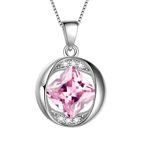 Ciondolo Piramide in Quarzo Rosa con Montatura in Argento 925, Gioiello Classico in Cristallo per Donna, Uso Quotidiano - Product Image 1