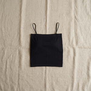 Top nero senza maniche con cappuccio incorporato Slip interno con caratteristica unica - Product Image 3