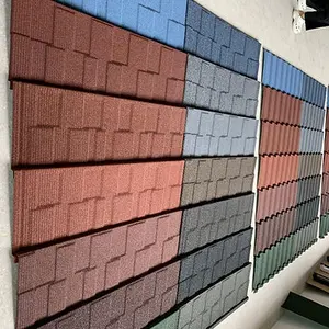 Preços de chapas de metal para telhados Azulejos de madeira 0.4mm cor preta revestidos de pedra chapa de metal para telhados materiais de aço