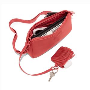 حقيبة هاتف محمول كروس بودي للنساء من النيوبرين قابلة للتعديل ، حمالة كتف عصرية مع سحاب إغلاق وتزيين بحروف - Product Image 4