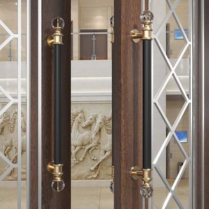 Poignée de porte de luxe en cristal transparent, finition laiton brossé doré, quincaillerie architecturale pour hôtels haut de gamme et entrées en bois massif - Product Image 1