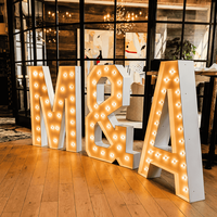 Grandes lettres lumineuses blanches pour décorations de mariage, événements et arrière-plans de photomaton