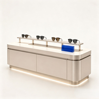 Vitrine à lunettes professionnelle sur mesure, modulaire, minimaliste et haute capacité pour les zones d'expérience et de vente de lunettes