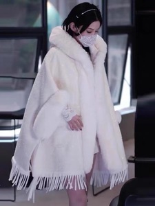 Veste <span class=keywords><strong>polaire</strong></span> <span class=keywords><strong>poncho</strong></span> à col en fausse fourrure de lapin avec pompons pour femmes à la mode - Product Image 4