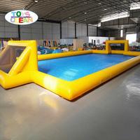 Terrain de football extérieur en PVC commercial personnalisé terrain de football gonflable avec terrain de football au savon pour les jeux sportifs