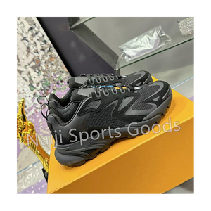 2025รองเท้าผ้าใบผู้ชายสไตล์การเดินขนาดใหญ่อย่างหรูหราจากนักออกแบบรองเท้าลำลองแนวสปอร์ตย้อนยุคมีซับในเป็นตาข่าย - Product Image 1