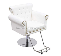 Chaise de barbier blanche légère et réglable avec repose-pieds pour salons professionnels et barbiers mobiles