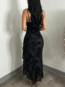 Abito lungo da donna floreale con scollo a V e spalline sottili, modello bodycon, nero - Product Image 4